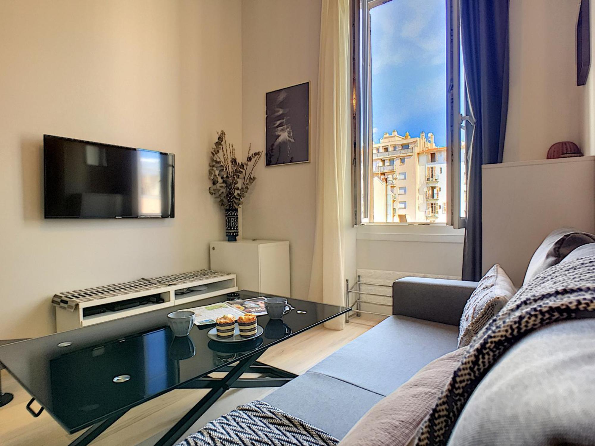 Nestor&jeeves - Vogue - - Near Nizza